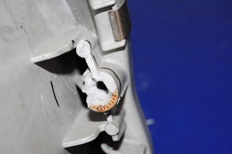 Фара передняя левая TOYOTA SEQUOIA 01-07