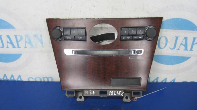 Накладка торпедо центр. INFINITI M35/M45 04-10 68261-EJ81A Б/У