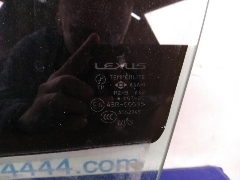 Стекло двери переднее левое GS350 GS300 05-11