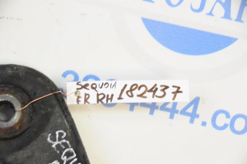 Рычаг передней подвески верхний передний правый TOYOTA SEQUOIA 01-07 Б/У