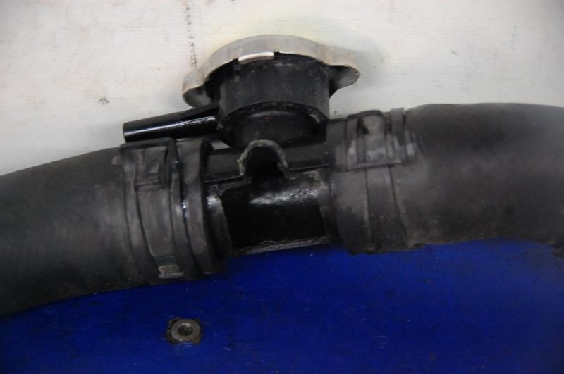 Патрубок системы охлаждения MITSUBISHI OUTLANDER XL 05-13