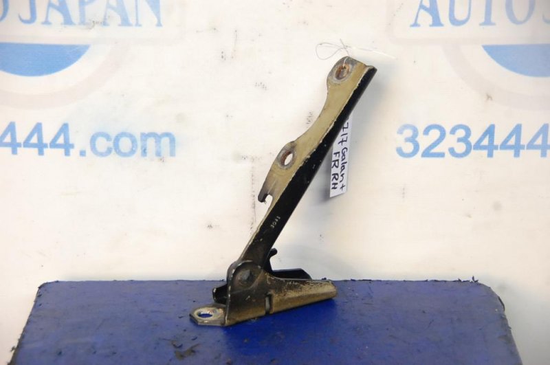 Запчасть петля капота правая MITSUBISHI GALANT 03-12 Б/У Петля капота правая MITSUBISHI GALANT 03-12 Б/У