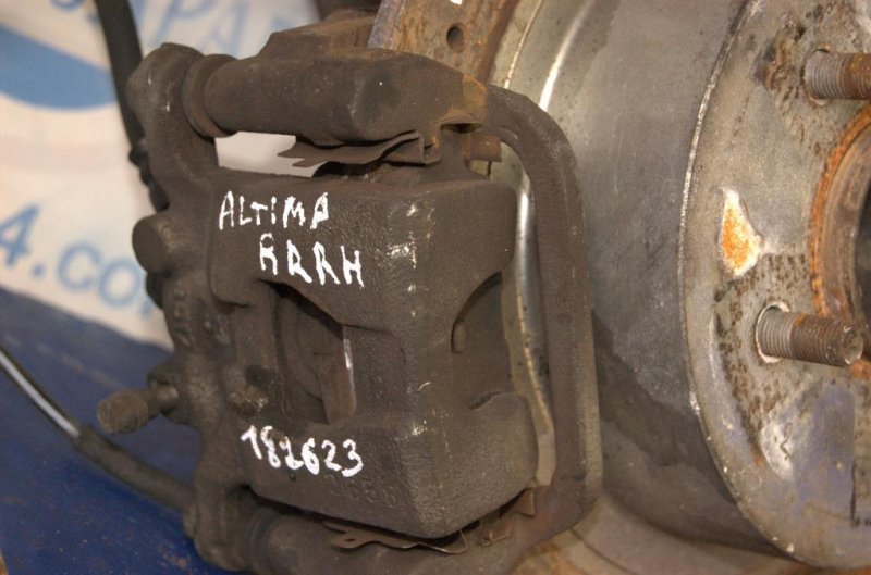 Суппорт тормозной задний правый NISSAN ALTIMA L32 07-12 44001-JA01A Б/У