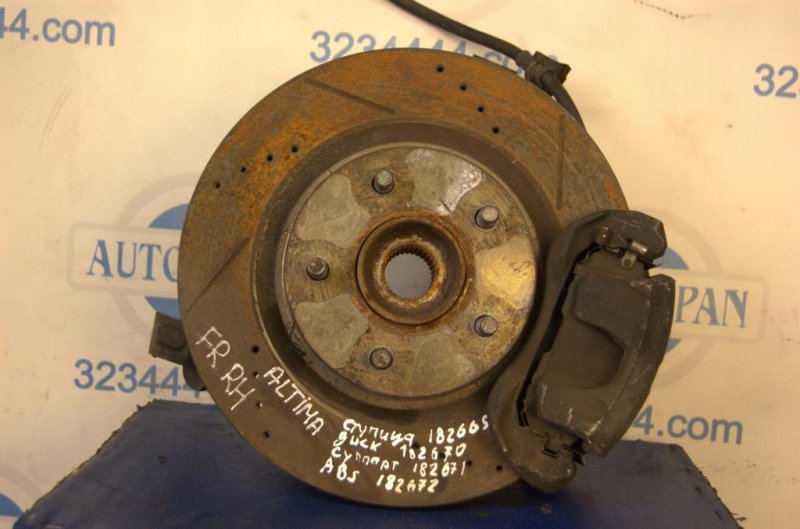 Кулак поворотный передний правый ALTIMA L32 07-12