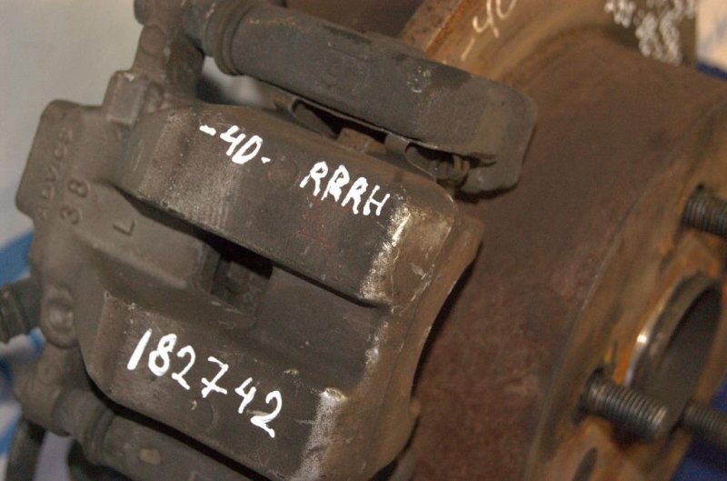 Запчасть суппорт тормозной задний левый TOYOTA CAMRY 40 06-11 47850-33210 Б/У Суппорт тормозной задний левый TOYOTA CAMRY 40 06-11 47850-33210 Б/У