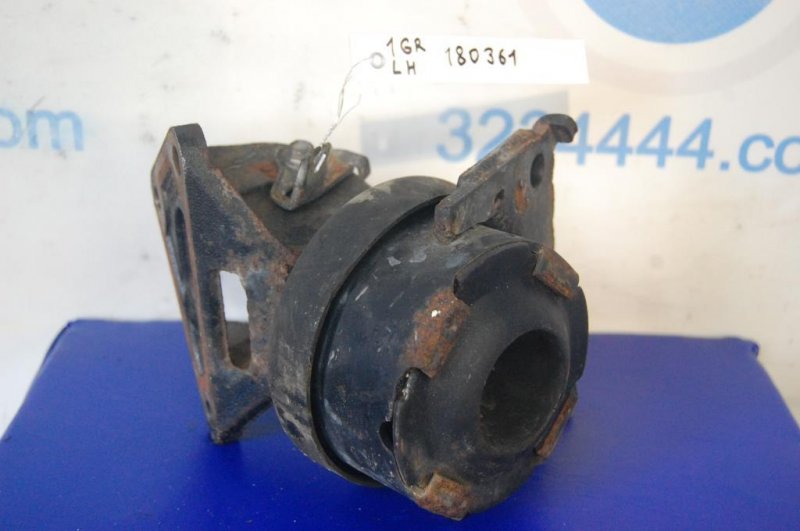 Подушка двигателя правая TOYOTA FJ CRUISER 06-15 1236131080 Б/У
