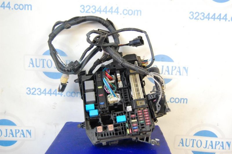 Блок предохранителей моторный отсек TOYOTA COROLLA 150 06-13 Б/У