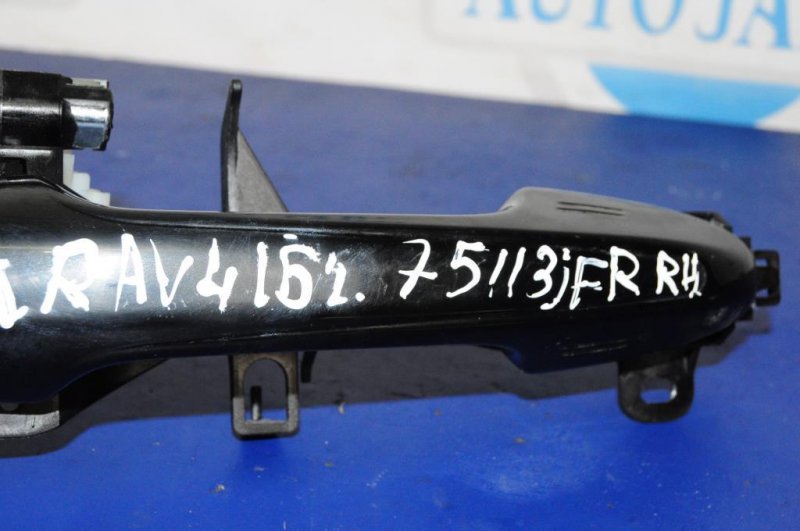 Ручка двери наружная передняя правая TOYOTA RAV4 13-19 Ручка двери наружная передняя правая TOYOTA RAV4 13-19
