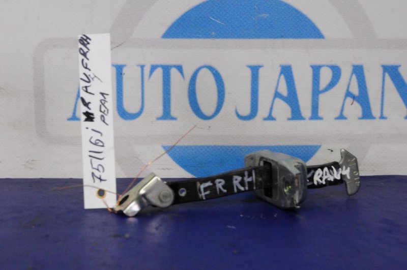 Запчасть ограничитель двери передний правый TOYOTA RAV4 13-19 68610-42051 Б/У Ограничитель двери передний правый TOYOTA RAV4 13-19 68610-42051 Б/У