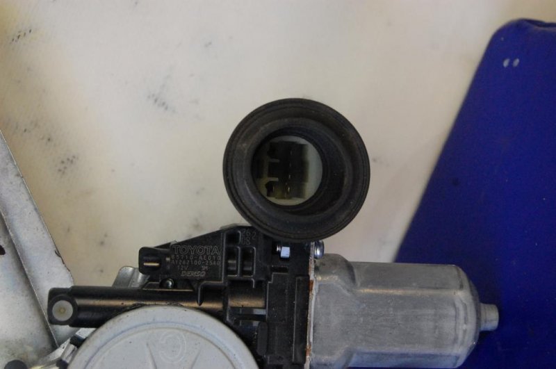 Стеклоподъемник задний левый COROLLA 150 06-13 Стеклоподъемник задний левый COROLLA 150 06-13