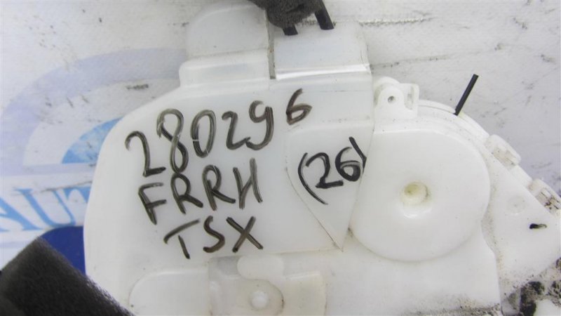 Замок двери передний правый ACCORD CU8 / TSX 08-14