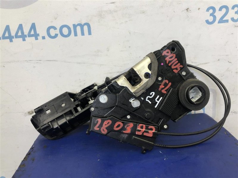 Запчасть замок двери передний левый TOYOTA PRIUS - 20 03-11 6904047060 Б/У Замок двери передний левый TOYOTA PRIUS - 20 03-11 6904047060 Б/У