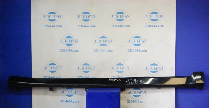 Накладка порога наружная правая NISSAN ALTIMA L32 07-12 76850-JA000 Б/У