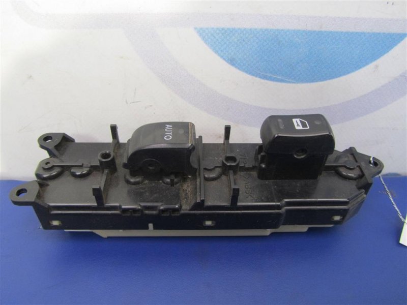 Кнопка стеклоподъемника передняя правая LEXUS ES300 ES330 01-06 84030-33020 Б/У
