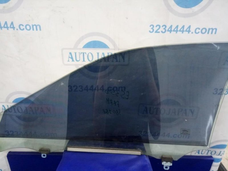 Стекло двери переднее правое ES350 06-12