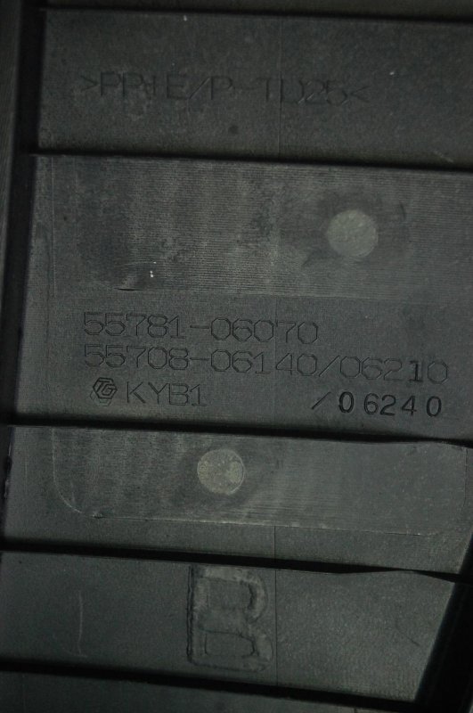 Пластик под лобовое стекло / Жабо CAMRY 55 14-17