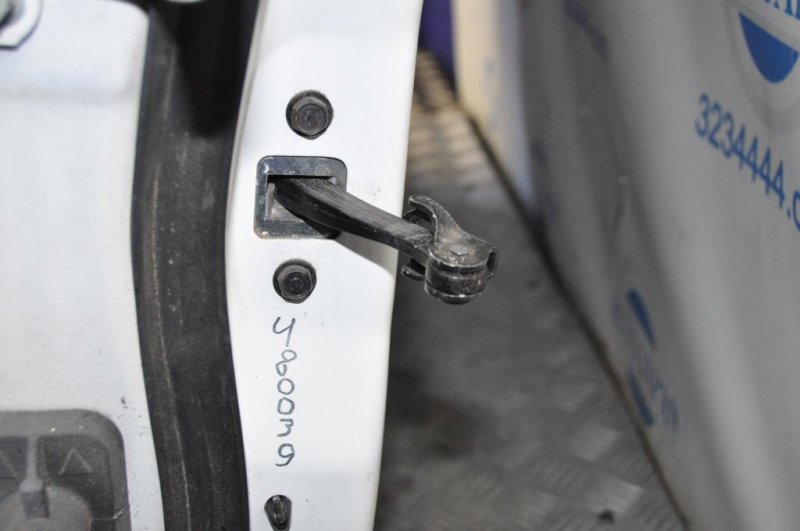 Ограничитель двери передний правый NISSAN ALTIMA L32 07-12 80430-ZN51A Б/У