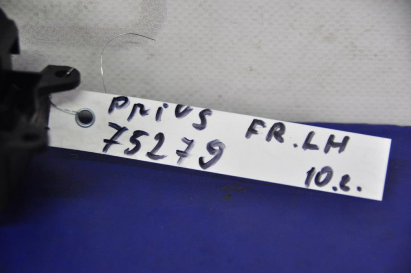 Блок управления стеклоподъемниками передний левый PRIUS - 30 09-17