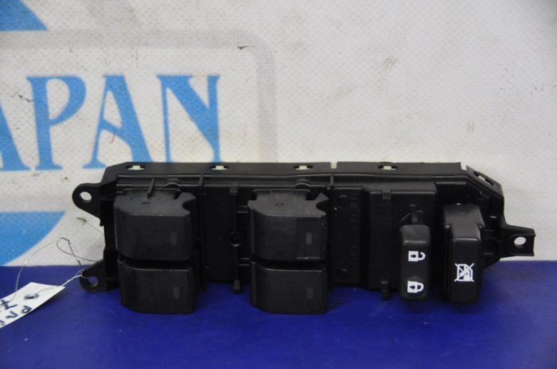 Блок управления стеклоподъемниками передний левый TOYOTA PRIUS - 30 09-17 Б/У