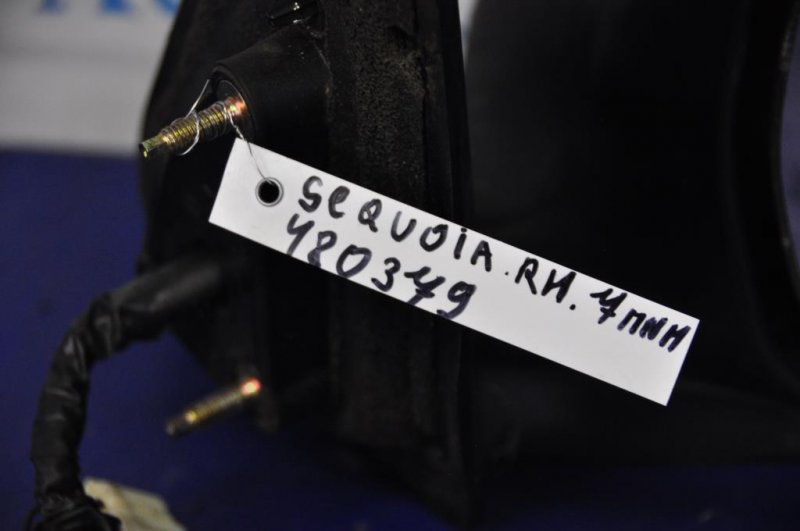 Зеркало правое SEQUOIA 01-07 Зеркало правое SEQUOIA 01-07