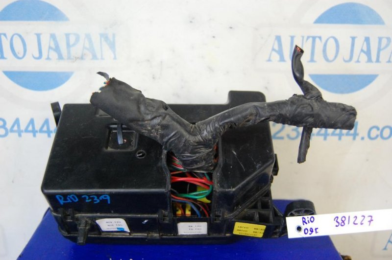 Блок предохранителей моторный отсек RIO JB 2005-2011