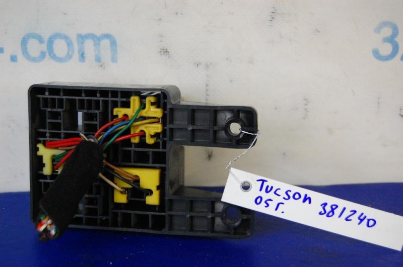 Блок предохранителей салон HYUNDAI TUCSON 04-10 Блок предохранителей салон HYUNDAI TUCSON 04-10