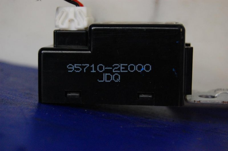 Звуковой зуммер HYUNDAI VELOSTER 11-18 95710-2E000 Б/У