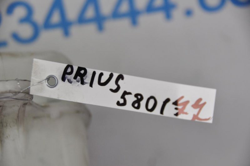 Бачок омывателя PRIUS - 20 03-11 Бачок омывателя PRIUS - 20 03-11