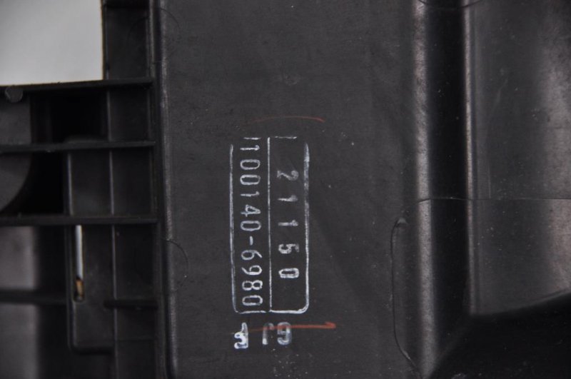 Запчасть корпус воздушного фильтра TOYOTA PRIUS - 20 03-11 100140-6980 Б/У Корпус воздушного фильтра TOYOTA PRIUS - 20 03-11 100140-6980 Б/У