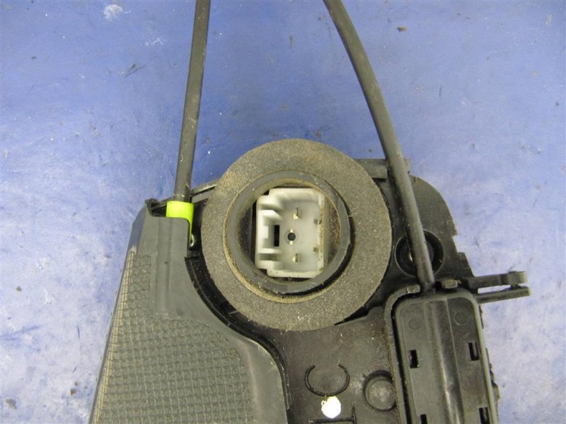 Замок двери задний левый PRIUS - 20 03-11 Замок двери задний левый PRIUS - 20 03-11