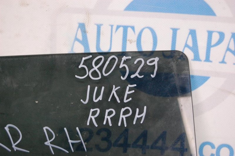 Стекло двери заднее правое JUKE 10-19