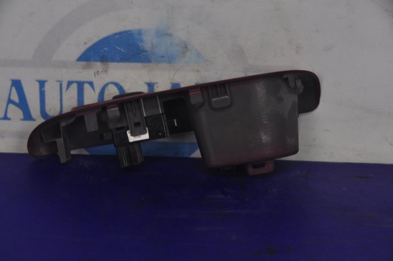 Кнопка стеклоподъемника JUKE 10-19