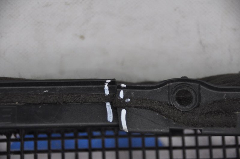 Пластик под лобовое стекло / Жабо OUTBACK 09-14 BR