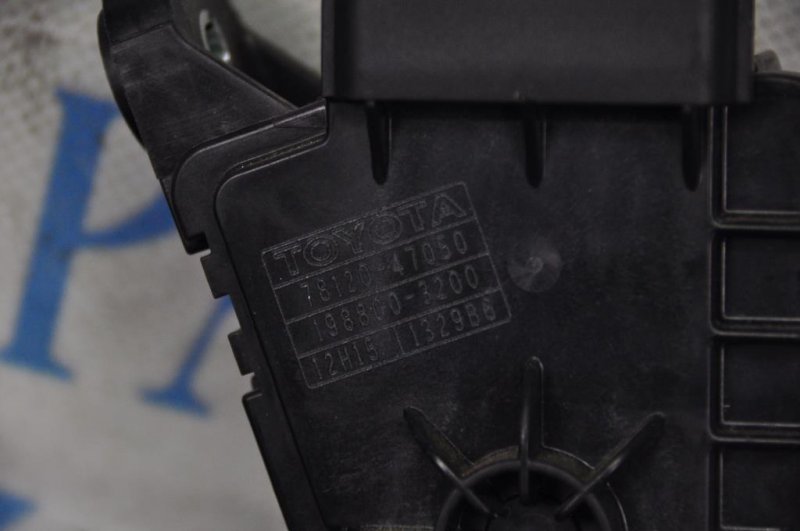 Педаль газа PRIUS - 20 03-11