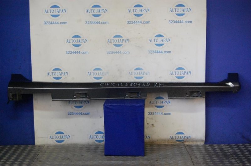 Накладка порога наружная правая CIVIC FC/FK 15-