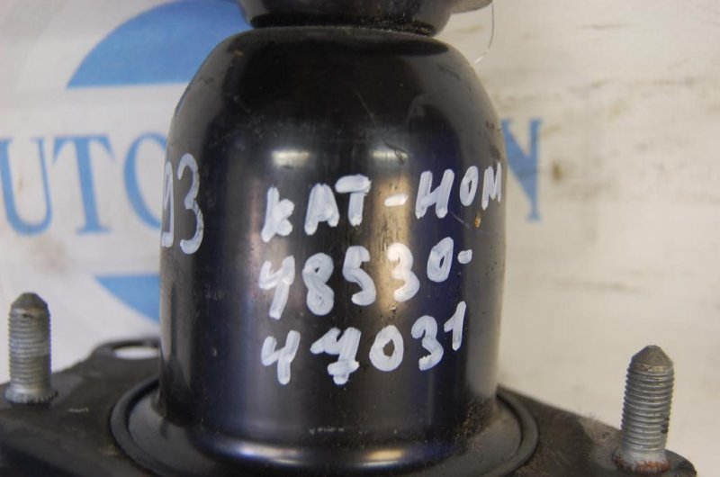 Амортизатор задний левый TOYOTA PRIUS - 20 03-11 Амортизатор задний левый TOYOTA PRIUS - 20 03-11