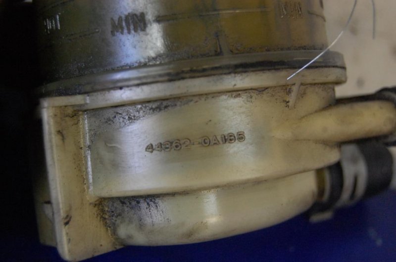 Бачок ГУР ES300 ES330 01-06