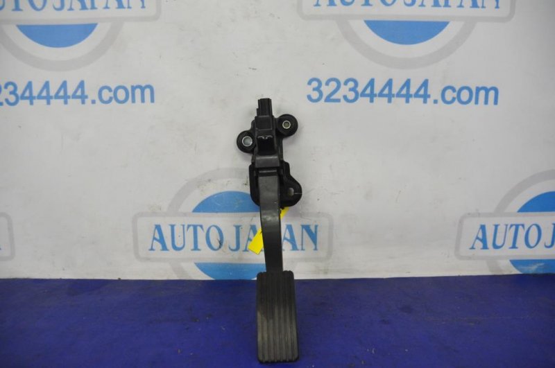 Педаль газа MITSUBISHI OUTLANDER XL 05-13 MN101544 Б/У