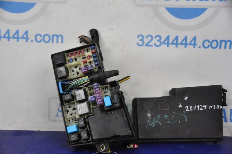 Запчасть блок предохранителей моторный отсек MAZDA 3 BK 03-08 Б/У Блок предохранителей моторный отсек MAZDA 3 BK 03-08 Б/У