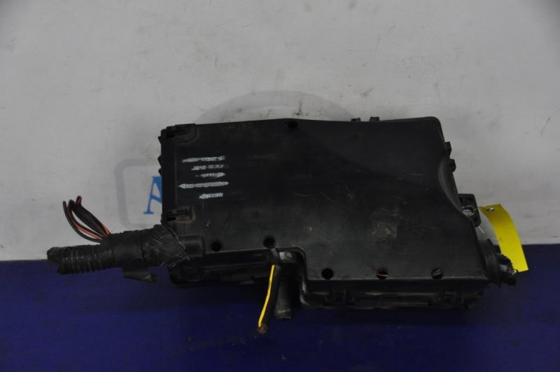 Блок предохранителей моторный отсек MAZDA 3 BK 03-08 Блок предохранителей моторный отсек MAZDA 3 BK 03-08