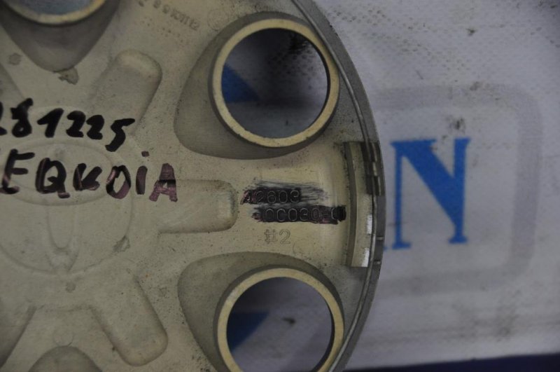 Заглушка колесного диска SEQUOIA 01-07