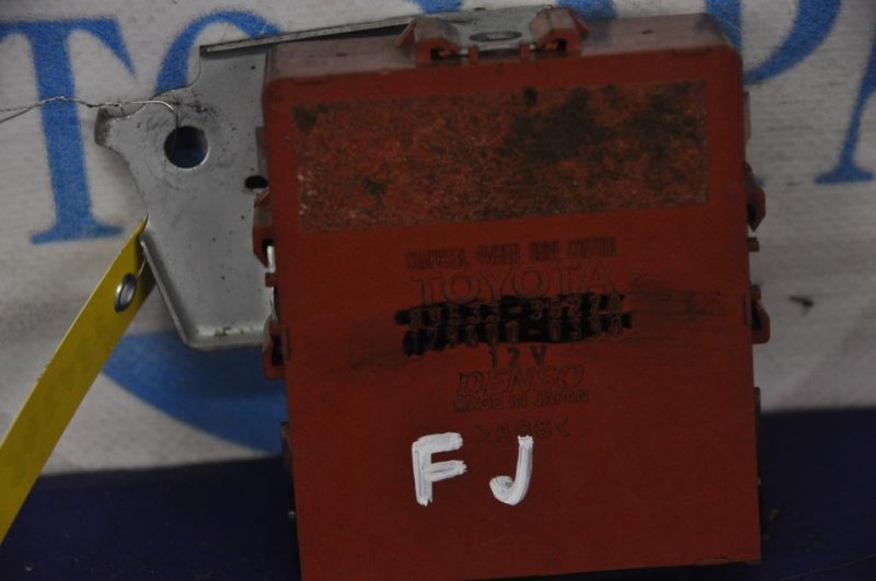 Запчасть блок электронный TOYOTA FJ CRUISER 06-15 89533-35270 Б/У Блок электронный TOYOTA FJ CRUISER 06-15 89533-35270 Б/У