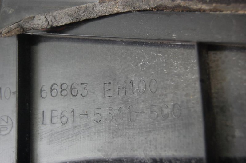 Пластик под лобовое стекло / Жабо левый M35/M45 04-10