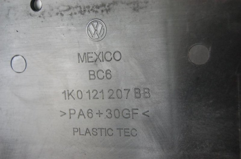 Диффузор вентилятора основного радиатора JETTA USA 10-17