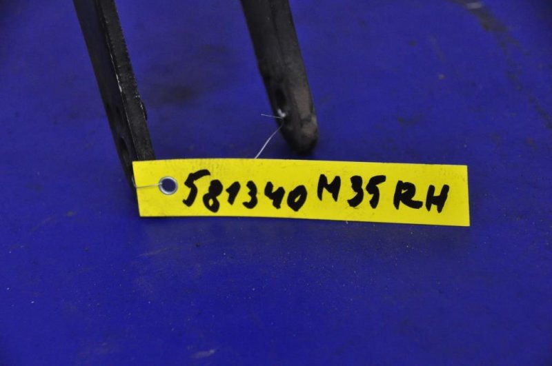 Амортизатор передний правый INFINITI M35/M45 04-10