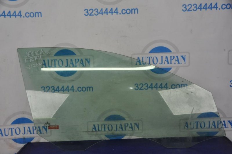 Стекло двери переднее правое JETTA USA 10-17