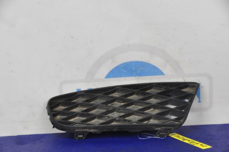 Решетка переднего бампера правая CIVIC 4D 06-11 FD