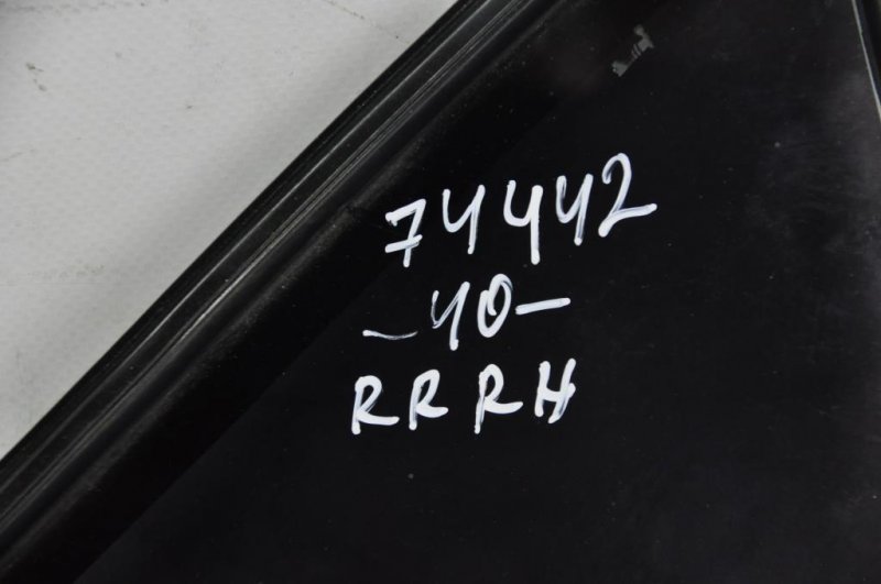 Стекло двери глухое заднее правое CAMRY 40 06-11