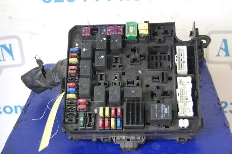 Запчасть блок предохранителей моторный отсек MITSUBISHI OUTLANDER 03-07 MN185119 Б/У Блок предохранителей моторный отсек MITSUBISHI OUTLANDER 03-07 MN185119 Б/У