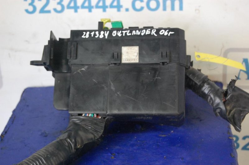 Блок предохранителей моторный отсек OUTLANDER 03-07 Блок предохранителей моторный отсек OUTLANDER 03-07